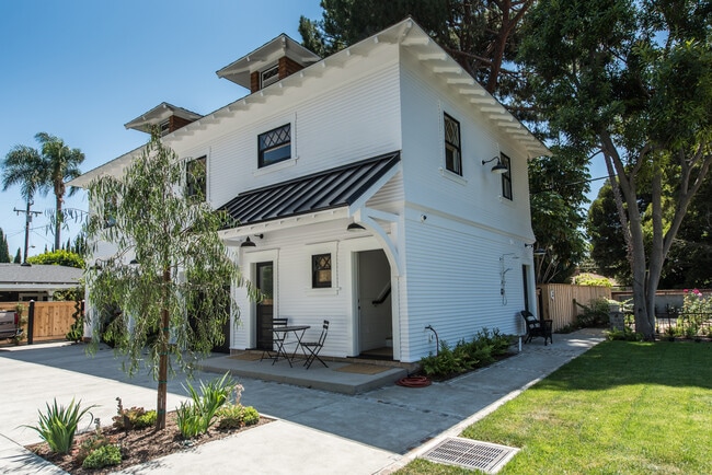 Building Photo - 2510 Valencia St