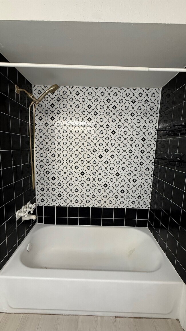 Building Photo - 2744 Briarhurst Dr