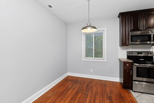 Building Photo - Charming 2BD/1BA Condo on Pecan Ave!