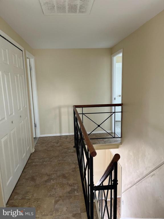 Building Photo - 42 Genesee Ln