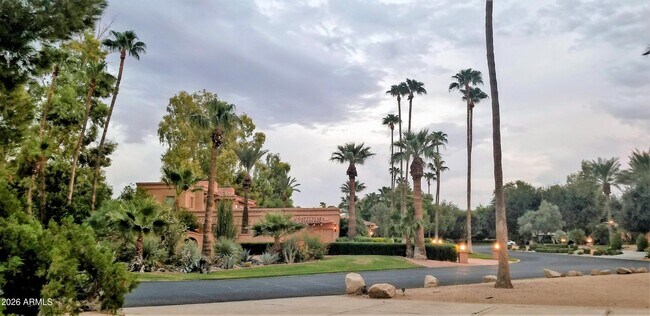 Building Photo - 7156 Oakmont Dr