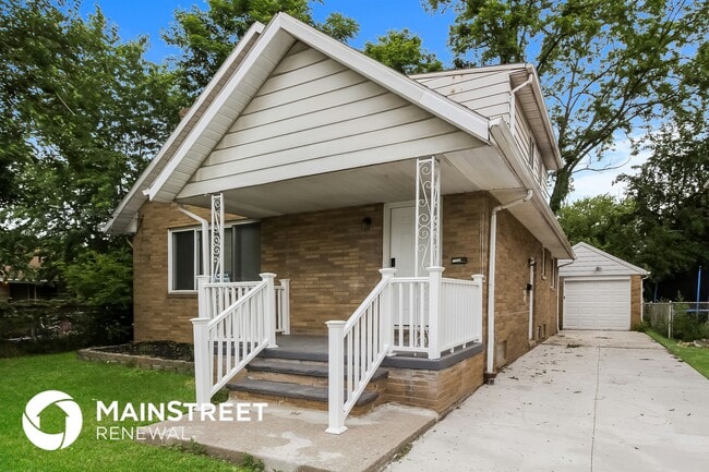 Building Photo - 1710 Galion Ave