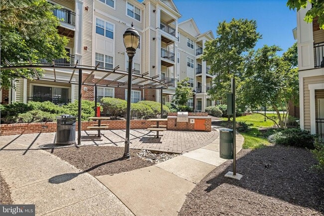Building Photo - 12921 Centre Park Cir