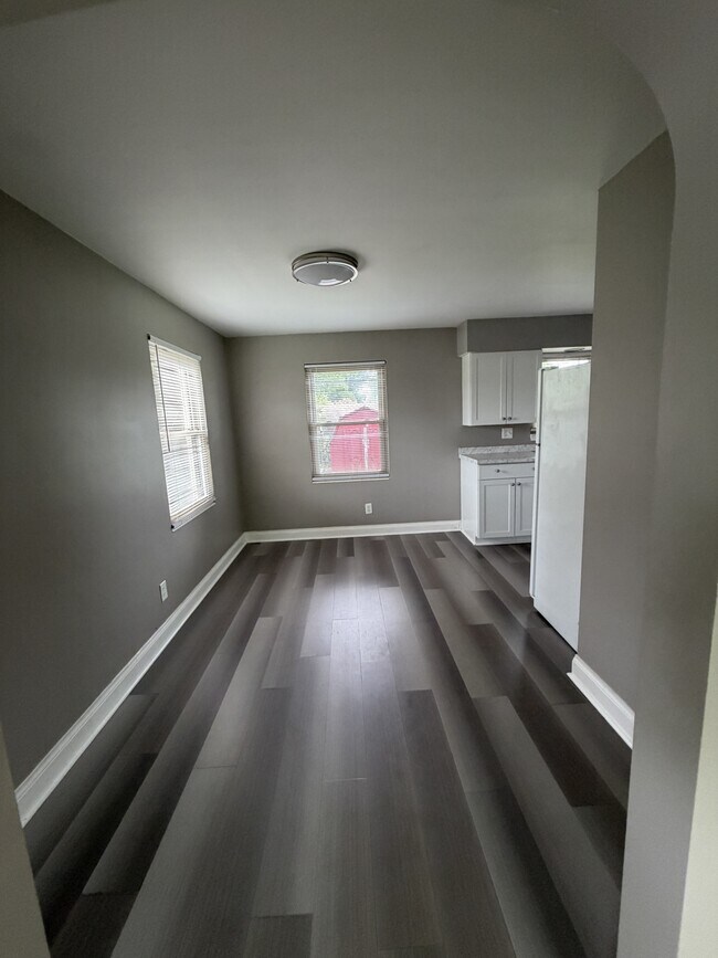 Building Photo - 1828 Upper Hunters Trace