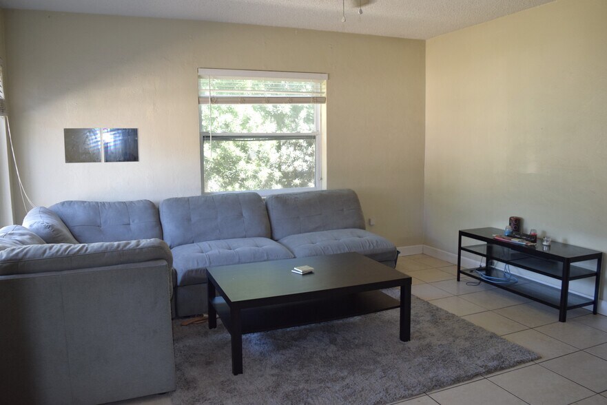 Building Photo - 3906 W Carmen St