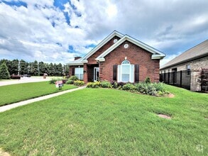 Building Photo - HOUSE FOR RENT - DECATUR