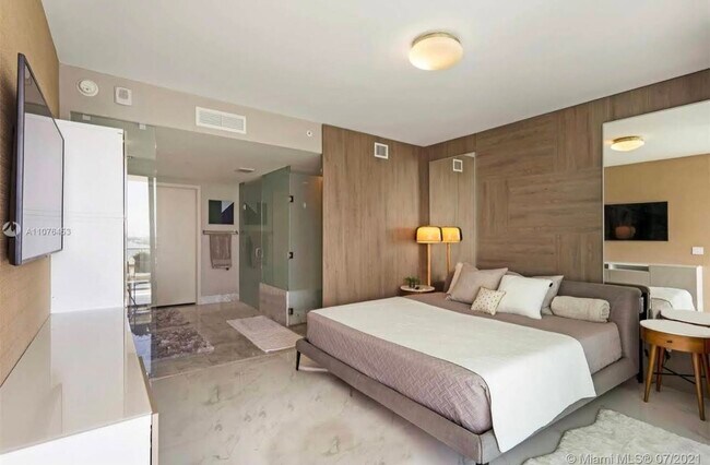 suite an bathroom - 3131 NE 7th Ave