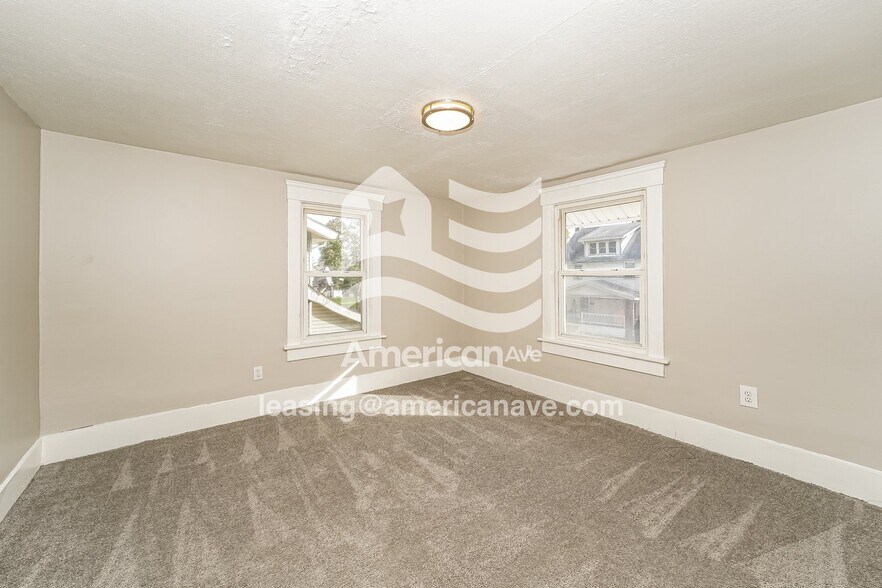 Building Photo - 1247 Hoover Pl NW