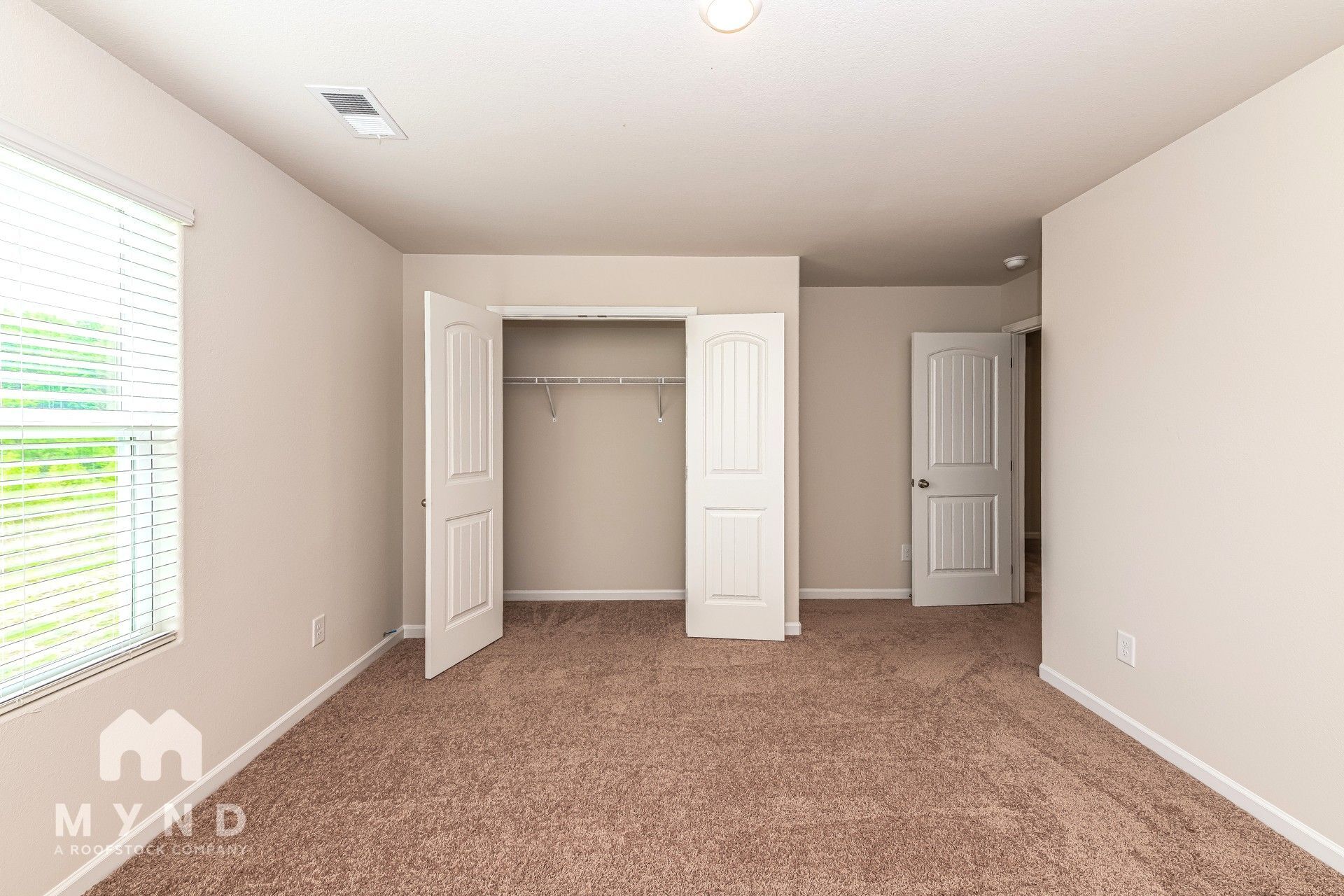 Building Photo - 279 Royal Mdw Dr