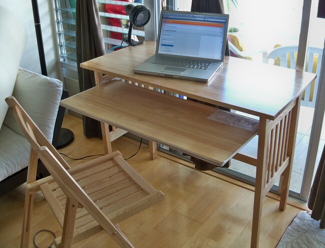 Folding desk (great 4 students/professionals) - 445 Seaside Ave