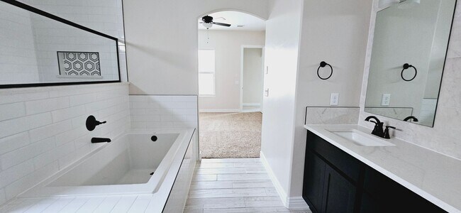 Building Photo - 1822 Bridle