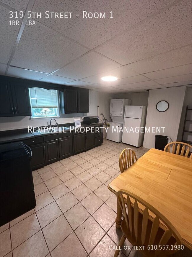 Building Photo - 319 5th St