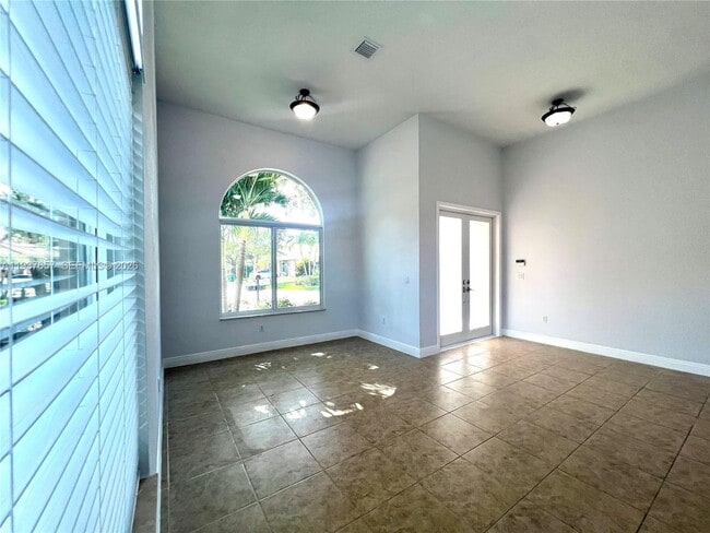 Building Photo - 16020 SW 91st Ct