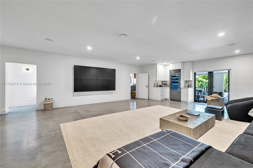 Building Photo - 1351 S Venetian Way