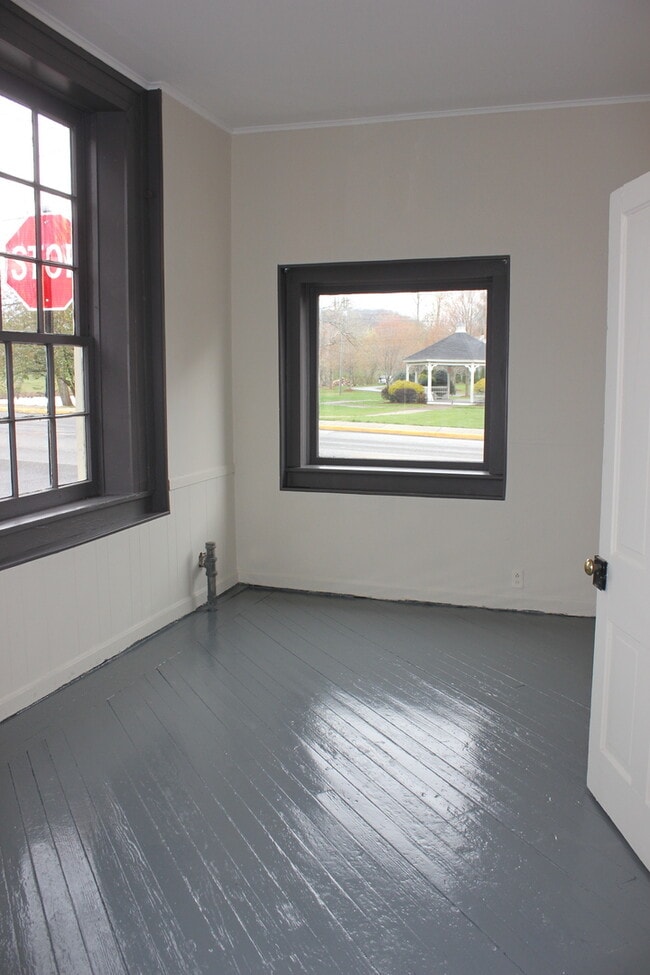 Building Photo - 218 S Main St