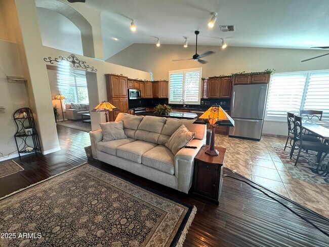 Building Photo - 4435 E Cathedral Rock Dr