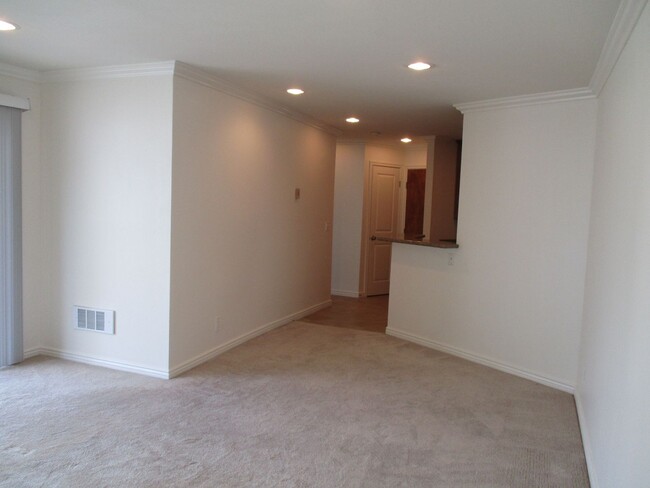 Building Photo - Must See!  Won't Last! Spacious 1 bedroom ...