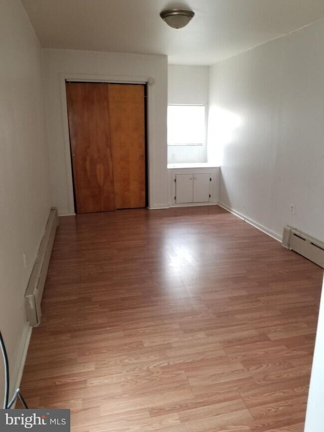 Building Photo - 425 S 15th St