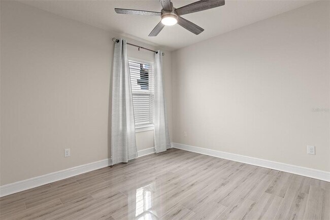 Building Photo - 9256 Royal River Cir