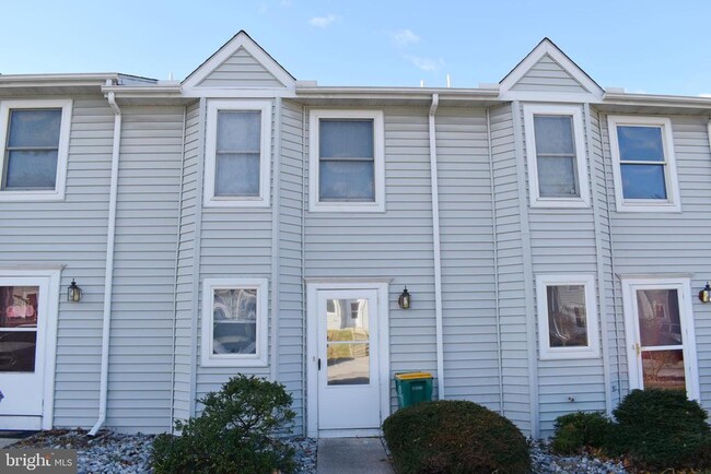 Building Photo - 955 Orchard Dr