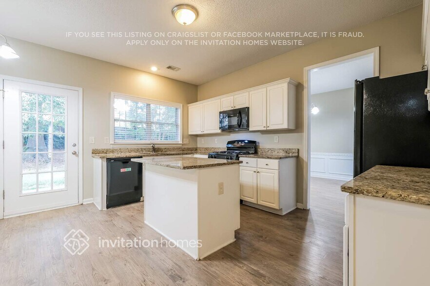 Building Photo - 130 Lyndhurst Ct