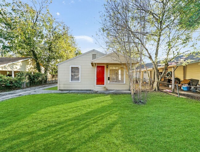 Primary Photo - 203 W Hart Ave