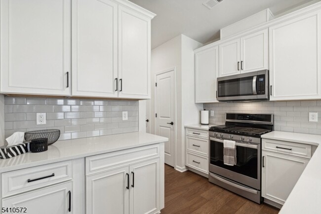 Building Photo - 4 Sadie Cir