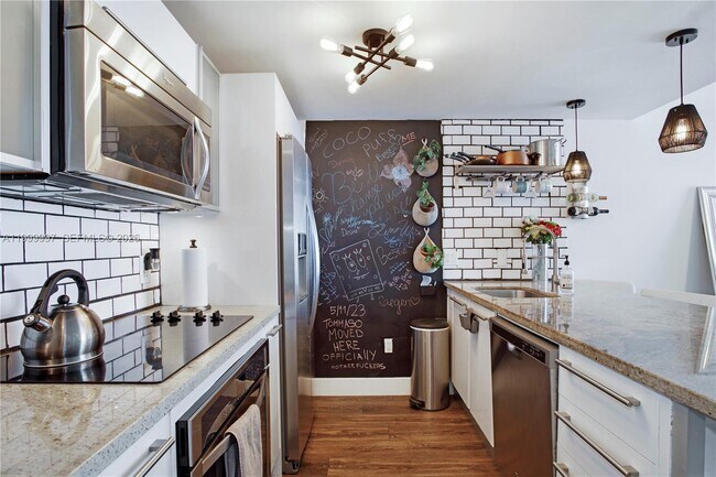 Building Photo - 185 SW 7th St