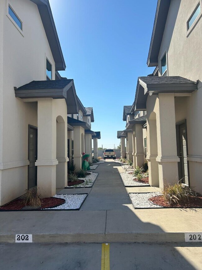 Building Photo - 7209 Rocio Dr