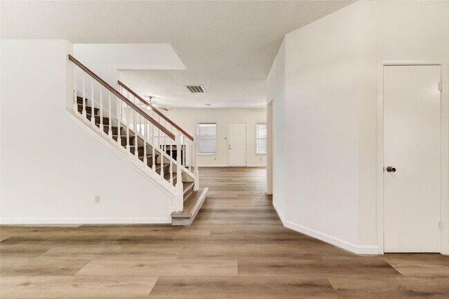Building Photo - 2338 Bent River Dr
