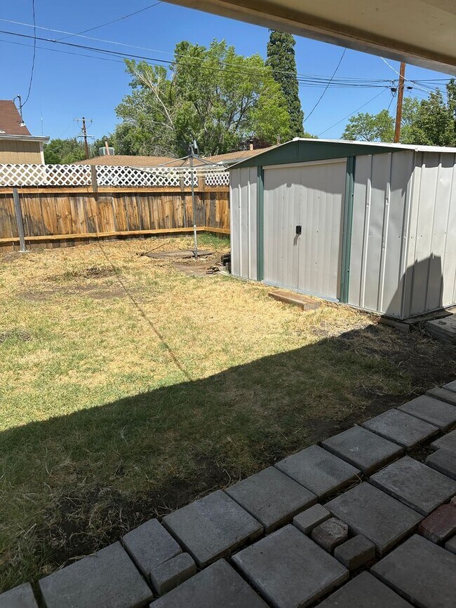 Building Photo - Fresh one bedroom, one bath home in downtown Bishop