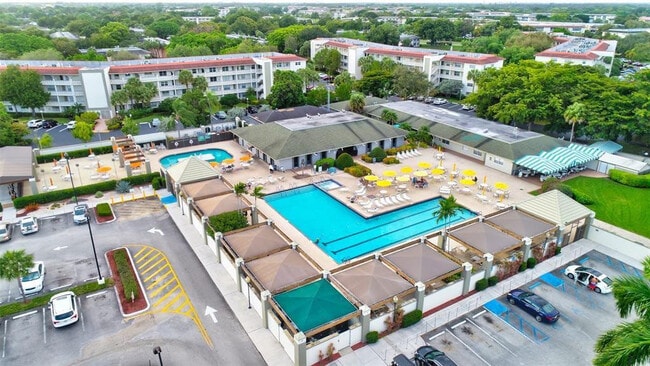 Building Photo - 3001 Portofino Isle