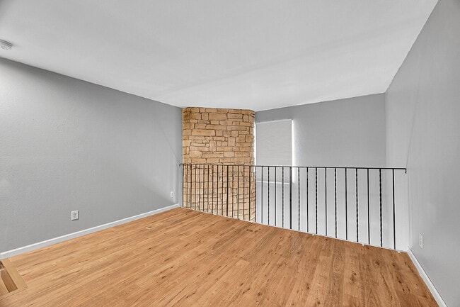 Building Photo - $1,515, 1 bed, 1 bath, located in Lakewood.