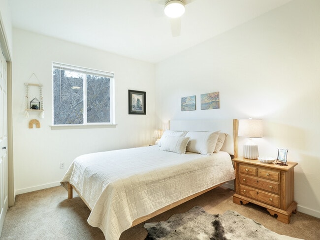 Building Photo - 190 E 7th Ave