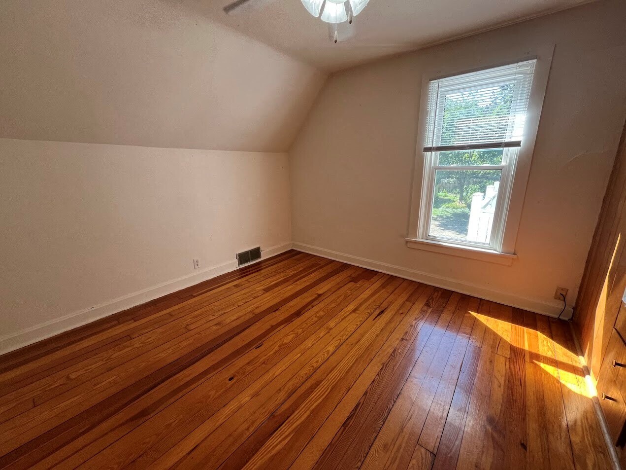 Building Photo - 1119 Emerald St