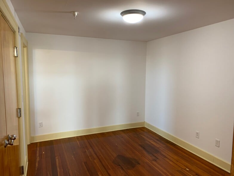 Building Photo - 515 N Main St