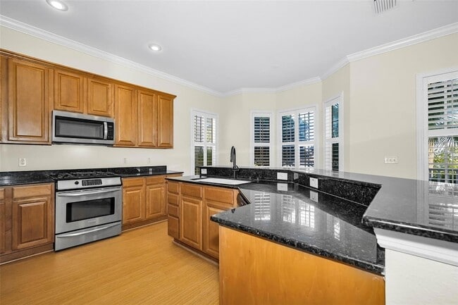 Building Photo - 924 Hemingway Cir