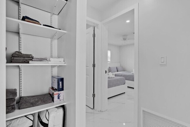 Building Photo - 871 NW 23rd Terrace