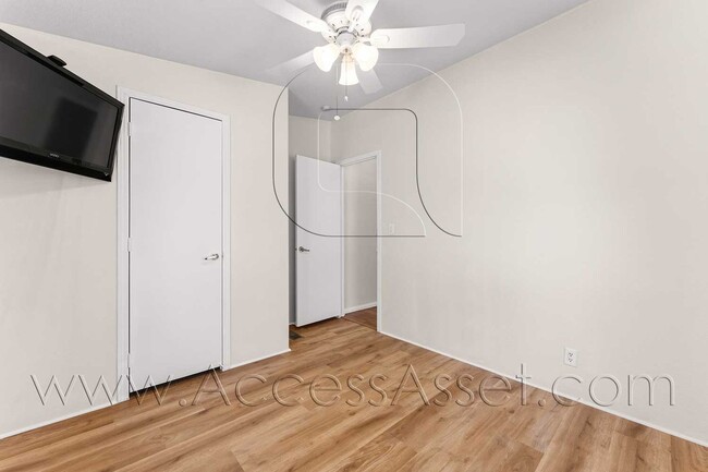 Building Photo - Spacious 3 Bedroom Home with Large Fenced Yard and Two-Car Garage
