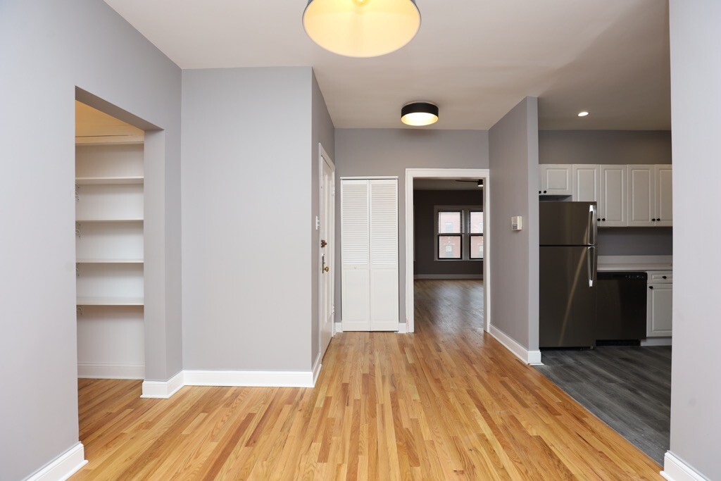 Building Photo - 626 W Stratford Pl