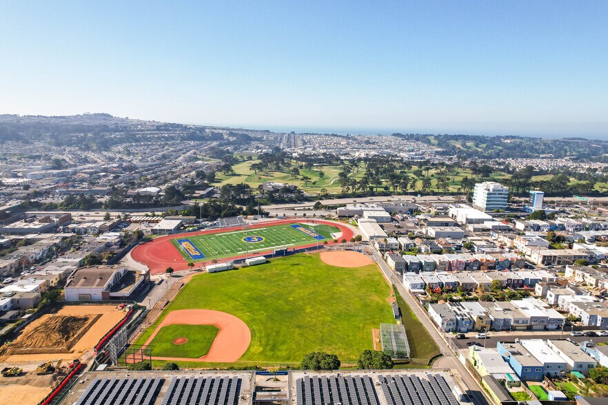 Building Photo - 584 Hillside Blvd