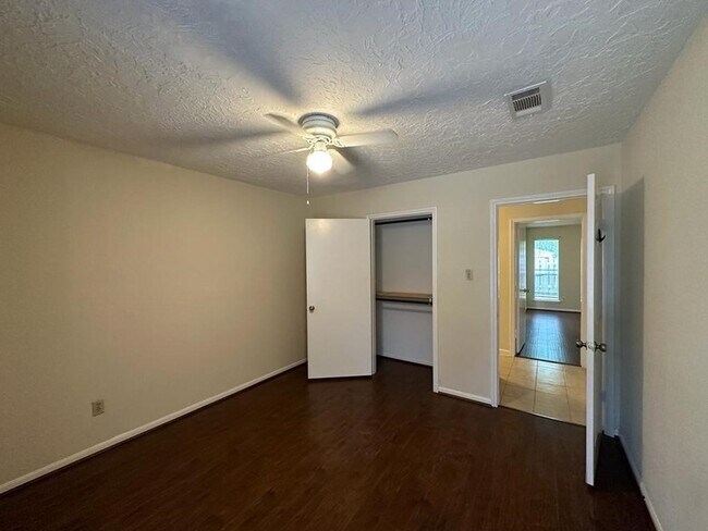 Building Photo - 239 Kings Way