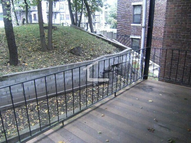 Building Photo - Brighton near Cleveland Easy access to B and C train Heat Inc 900 per person No FEe 8.1