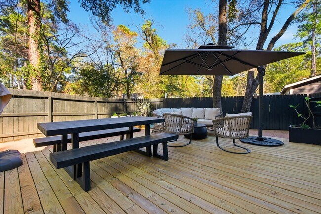 Building Photo - 1004 E Red Cedar Cir