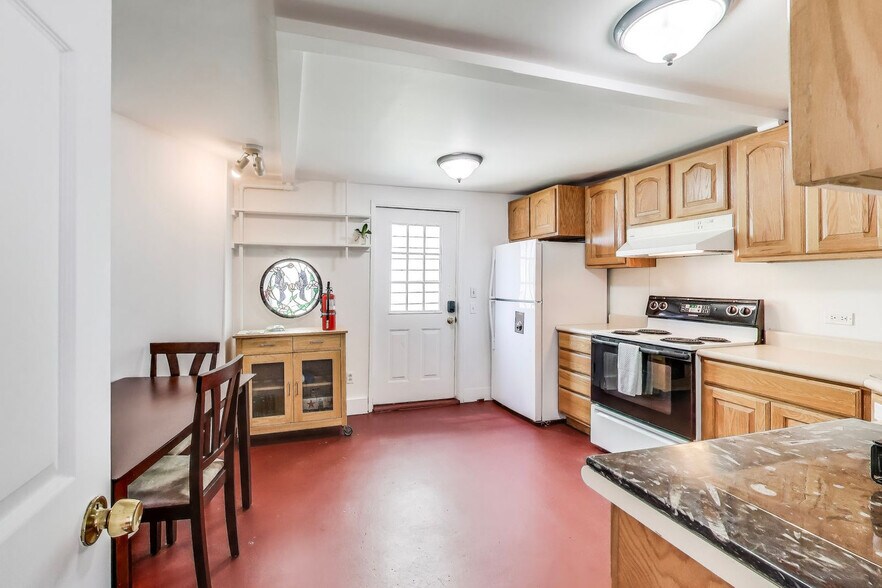 Building Photo - 1294 31st Ave