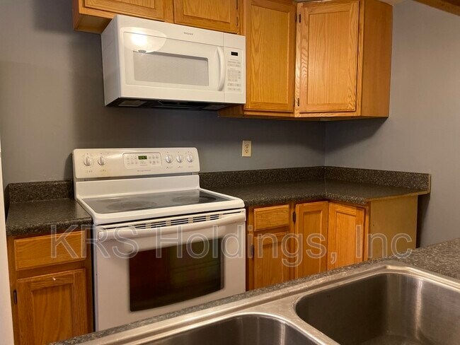 Building Photo - 3329 Weeping Willow Ln