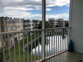 Building Photo - 1700 NE 191st St