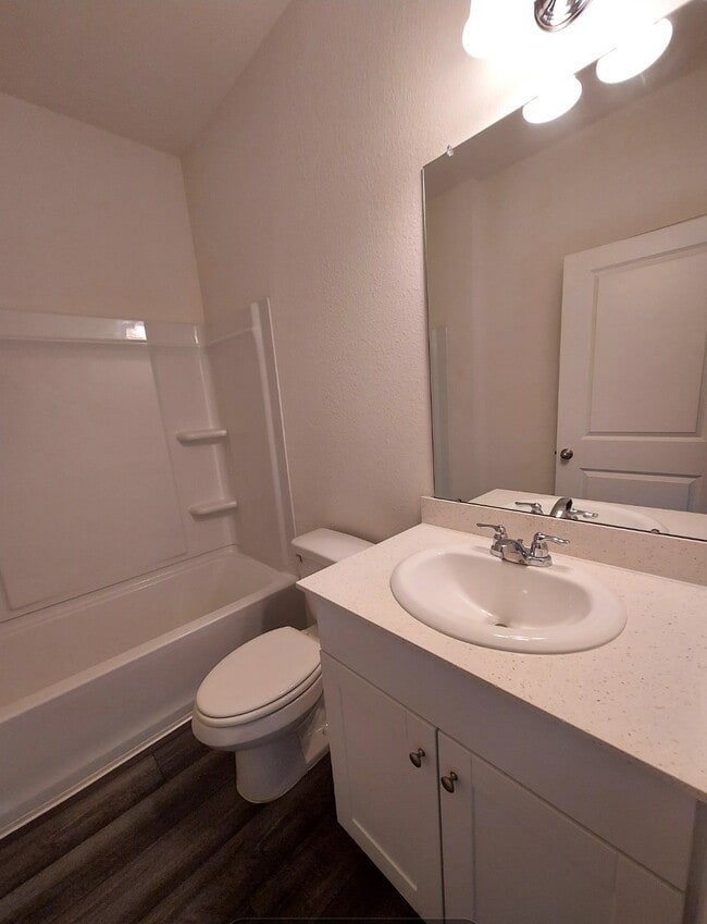 Building Photo - 1024 Long Bay Ct