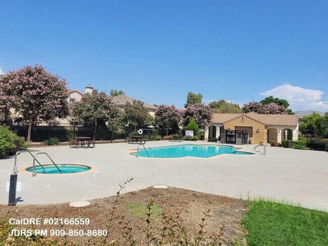 Building Photo - Riverside 3 Bedroom Home