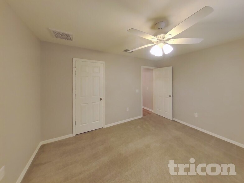 Building Photo - 39 Balsam St